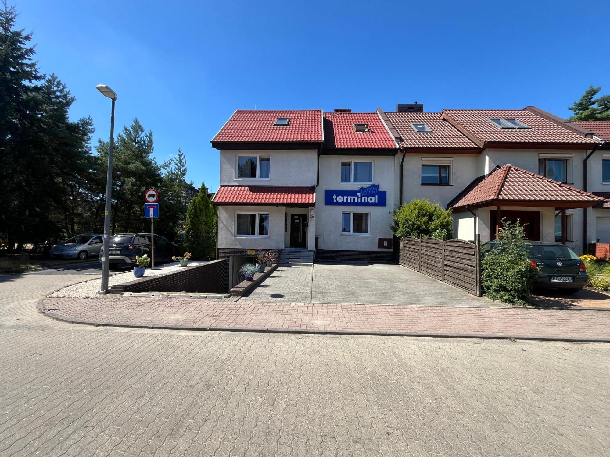 Hostel Terminal Family Airport Posen Exterior foto